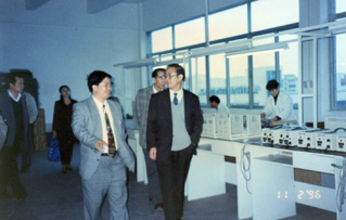 国家经贸委司长参观康兴 国家经贸委司长参观康兴