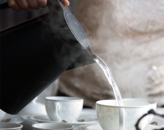 喉咙痛、嗓子疼、热水、喝水-康兴医疗器械官网 喉咙痛、嗓子疼、热水、喝水-康兴医疗器械官网