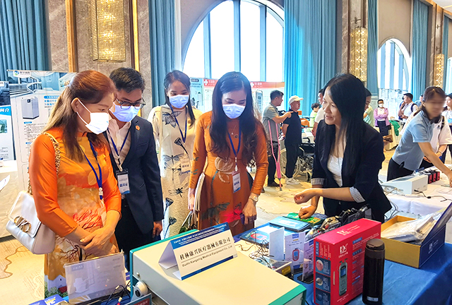 氦氖激光多功能治疗仪、铝镓铟磷半导体激光治疗仪、半导体激光/低频治疗仪-康兴医疗器械官网 氦氖激光多功能治疗仪、铝镓铟磷半导体激光治疗仪、半导体激光/低频治疗仪-康兴医疗器械官网