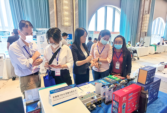 氦氖激光多功能治疗仪、铝镓铟磷半导体激光治疗仪、半导体激光/低频治疗仪-康兴医疗器械官网 氦氖激光多功能治疗仪、铝镓铟磷半导体激光治疗仪、半导体激光/低频治疗仪-康兴医疗器械官网